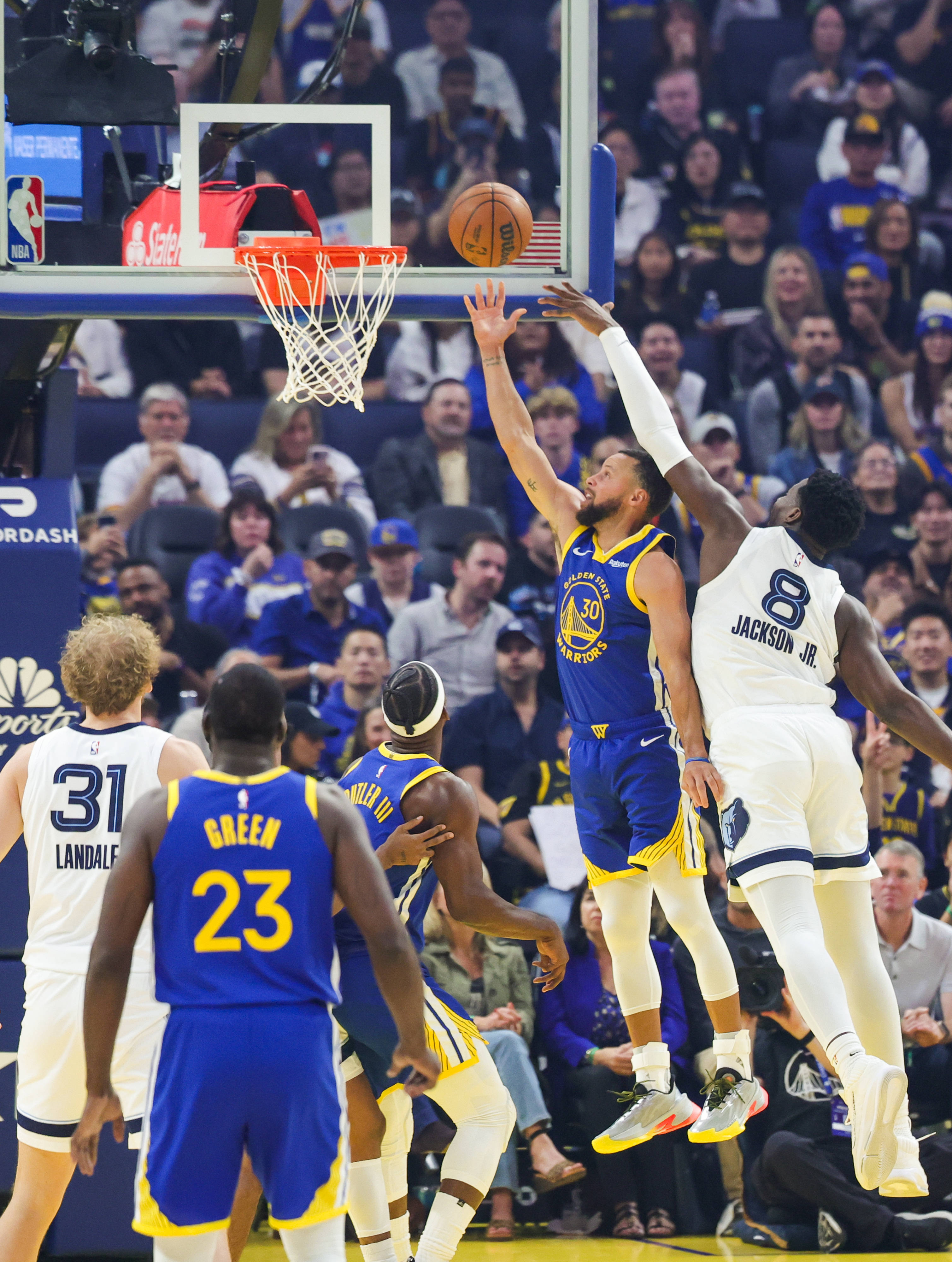 乐竟体育app下载-转折点孟菲斯灰熊造点机会，NBA常规赛今晚攻防权衡，引发热议，轮换策略成焦点的简单介绍